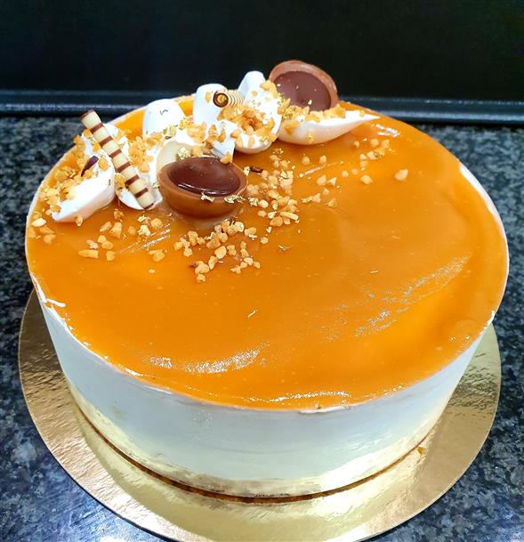Karamel-cheesecake dessert