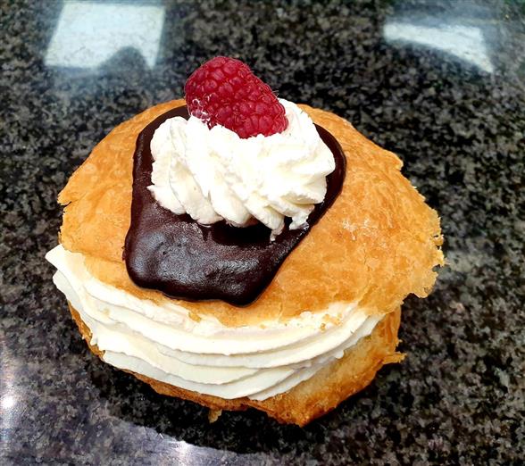 Classic Hindbær Fløde fastelavnsbolle