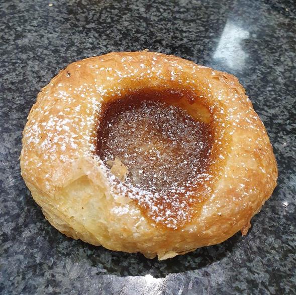 Wiener-fastelavnsbolle med brunsvigerremounce